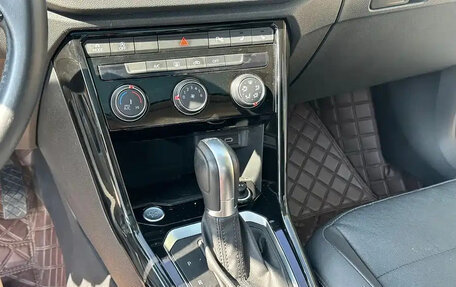 Volkswagen T-Roc I, 2021 год, 1 300 000 рублей, 13 фотография