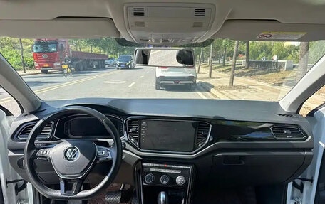 Volkswagen T-Roc I, 2021 год, 1 300 000 рублей, 9 фотография