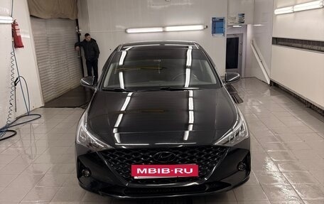 Hyundai Solaris II рестайлинг, 2021 год, 1 590 000 рублей, 1 фотография