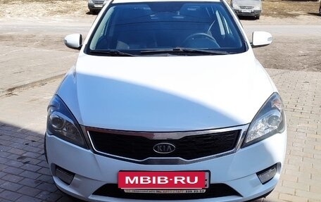 KIA cee'd I рестайлинг, 2010 год, 800 000 рублей, 3 фотография