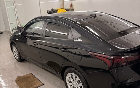 Hyundai Solaris II рестайлинг, 2021 год, 1 590 000 рублей, 3 фотография