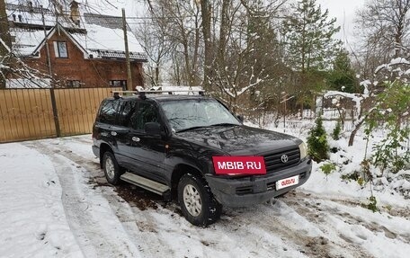 Toyota Land Cruiser 100 рестайлинг 2, 2003 год, 2 050 000 рублей, 2 фотография