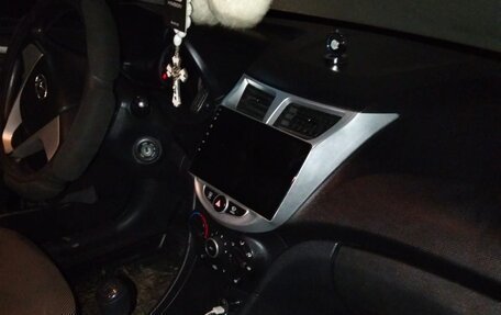 Hyundai Solaris II рестайлинг, 2012 год, 620 000 рублей, 9 фотография