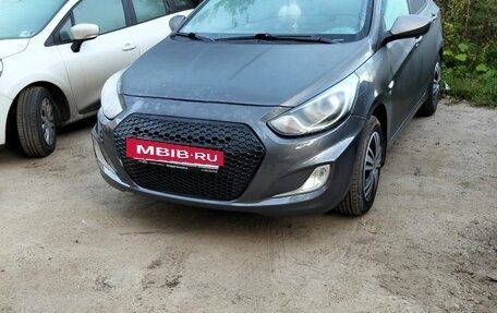 Hyundai Solaris II рестайлинг, 2012 год, 620 000 рублей, 2 фотография