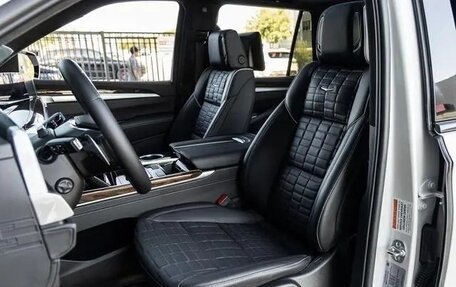 Cadillac Escalade V, 2025 год, 19 000 000 рублей, 10 фотография