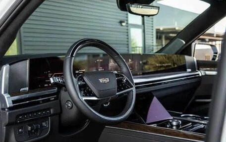 Cadillac Escalade V, 2025 год, 19 000 000 рублей, 15 фотография