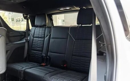 Cadillac Escalade V, 2025 год, 19 000 000 рублей, 32 фотография