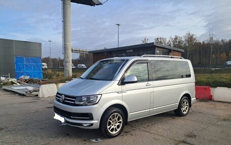 Volkswagen Caravelle T6 рестайлинг, 2016 год, 2 950 000 рублей, 1 фотография
