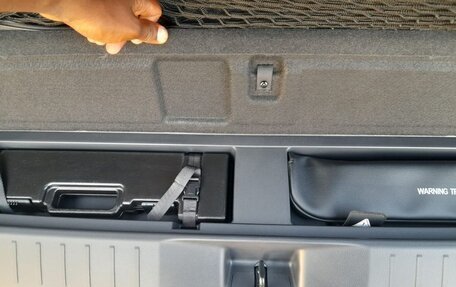 Lexus LX, 2025 год, 20 000 000 рублей, 28 фотография