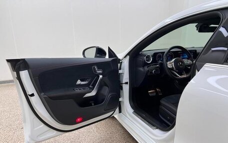 Mercedes-Benz CLA, 2022 год, 2 400 300 рублей, 10 фотография