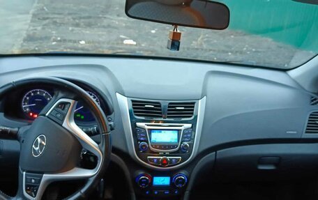 Hyundai Solaris II рестайлинг, 2012 год, 480 000 рублей, 5 фотография