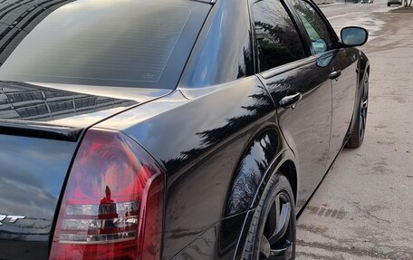 Chrysler 300C II, 2006 год, 3 300 000 рублей, 8 фотография