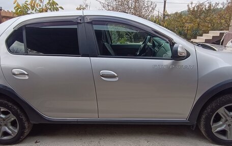 Renault Logan II, 2019 год, 1 099 000 рублей, 2 фотография