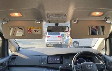 Toyota ISis I, 2015 год, 14 фотография