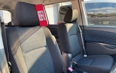 Toyota ISis I, 2015 год, 12 фотография