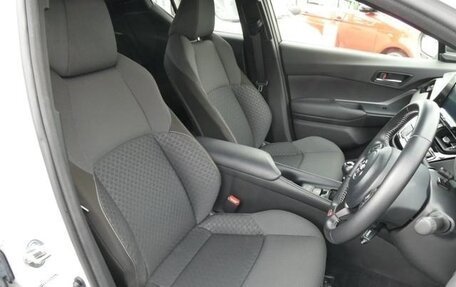 Toyota C-HR I рестайлинг, 2022 год, 1 732 000 рублей, 6 фотография