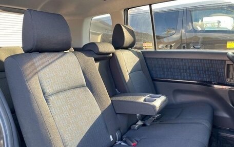 Toyota ISis I, 2015 год, 19 фотография