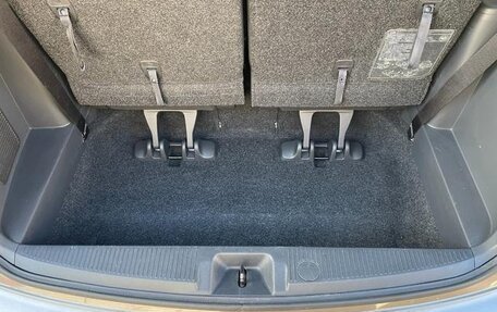 Toyota ISis I, 2015 год, 22 фотография