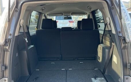 Toyota ISis I, 2015 год, 23 фотография