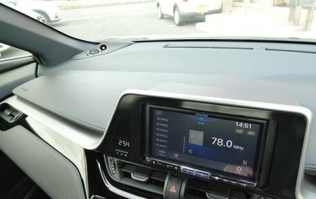 Toyota C-HR I рестайлинг, 2022 год, 1 732 000 рублей, 8 фотография