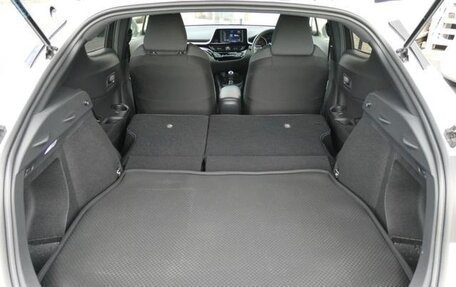 Toyota C-HR I рестайлинг, 2022 год, 1 732 000 рублей, 17 фотография