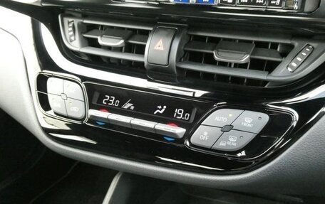 Toyota C-HR I рестайлинг, 2022 год, 1 732 000 рублей, 9 фотография