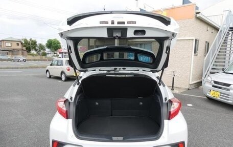 Toyota C-HR I рестайлинг, 2022 год, 1 732 000 рублей, 16 фотография