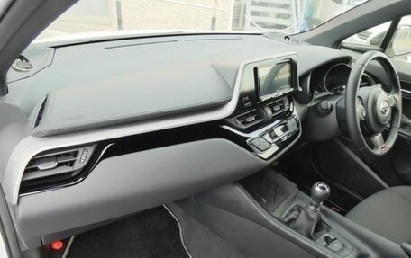 Toyota C-HR I рестайлинг, 2022 год, 1 732 000 рублей, 29 фотография