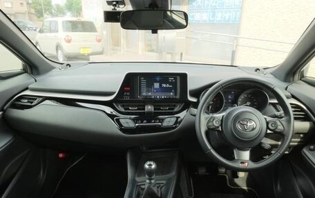 Toyota C-HR I рестайлинг, 2022 год, 1 732 000 рублей, 37 фотография