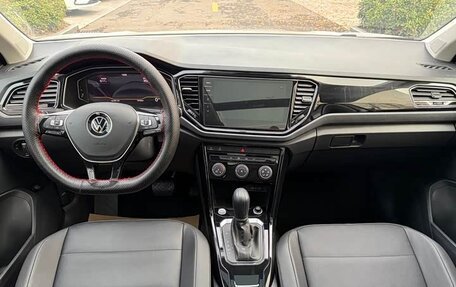 Volkswagen T-Roc I, 2022 год, 2 110 000 рублей, 8 фотография