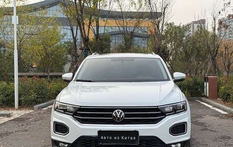 Volkswagen T-Roc I, 2022 год, 2 110 000 рублей, 2 фотография