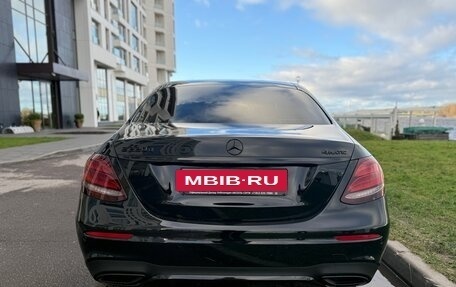 Mercedes-Benz E-Класс, 2019 год, 2 690 000 рублей, 4 фотография