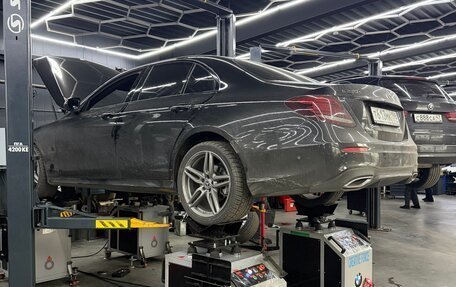 Mercedes-Benz E-Класс, 2019 год, 2 690 000 рублей, 20 фотография