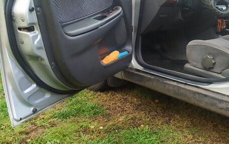 Toyota Avensis III рестайлинг, 1998 год, 350 000 рублей, 6 фотография