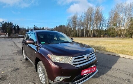 Toyota Highlander III, 2011 год, 1 440 000 рублей, 2 фотография