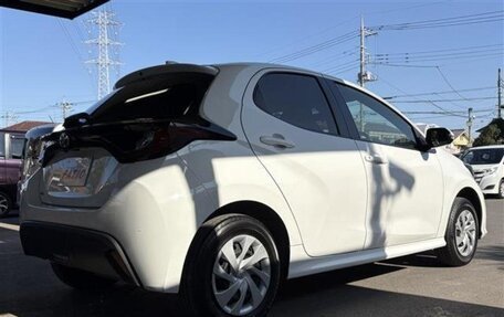 Toyota Yaris, 2022 год, 1 130 000 рублей, 7 фотография