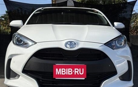 Toyota Yaris, 2022 год, 1 130 000 рублей, 2 фотография