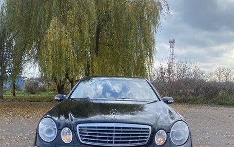 Mercedes-Benz E-Класс, 2003 год, 680 000 рублей, 1 фотография