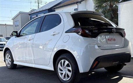 Toyota Yaris, 2022 год, 1 130 000 рублей, 9 фотография