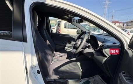 Toyota Yaris, 2022 год, 1 130 000 рублей, 11 фотография