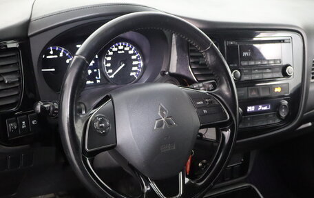 Mitsubishi Outlander III рестайлинг 3, 2017 год, 1 619 000 рублей, 9 фотография