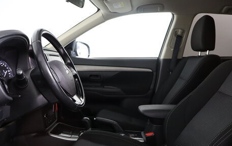 Mitsubishi Outlander III рестайлинг 3, 2017 год, 1 619 000 рублей, 8 фотография