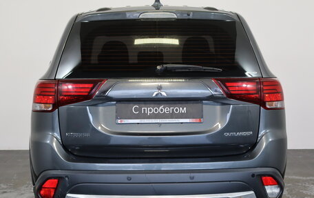 Mitsubishi Outlander III рестайлинг 3, 2017 год, 1 619 000 рублей, 4 фотография