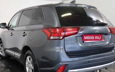 Mitsubishi Outlander III рестайлинг 3, 2017 год, 1 619 000 рублей, 5 фотография