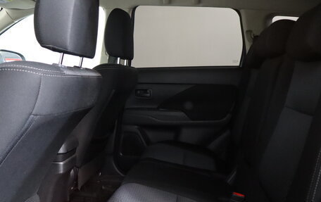 Mitsubishi Outlander III рестайлинг 3, 2017 год, 1 619 000 рублей, 13 фотография