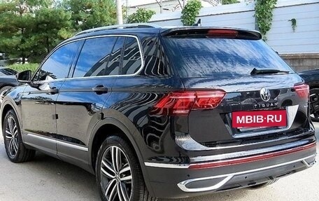 Volkswagen Tiguan II, 2023 год, 3 179 000 рублей, 2 фотография