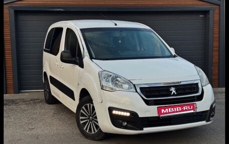 Peugeot Partner II рестайлинг 2, 2018 год, 650 000 рублей, 1 фотография