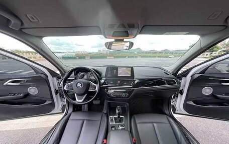 BMW 1 серия, 2022 год, 1 385 000 рублей, 8 фотография