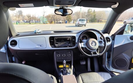 Volkswagen Beetle, 2012 год, 1 300 000 рублей, 17 фотография