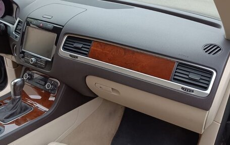 Volkswagen Touareg III, 2013 год, 1 990 000 рублей, 8 фотография